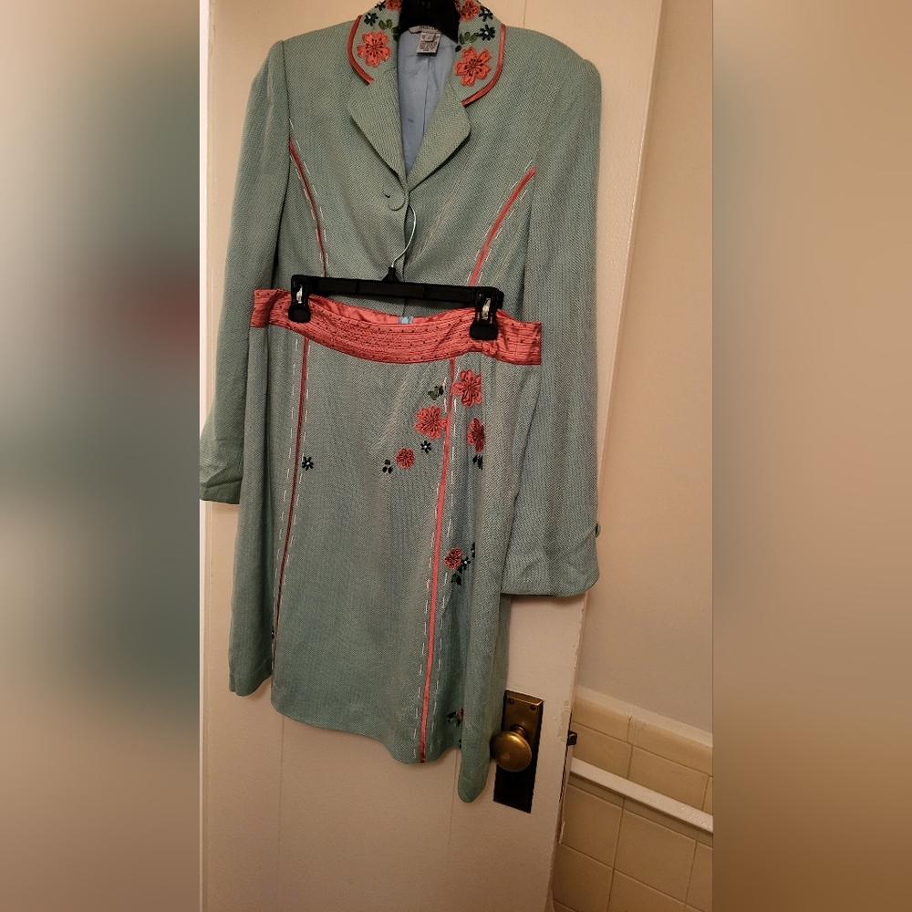 Mac & Jac set blazer & Skirt. Blazer size 2. Skirt size 10 green mint